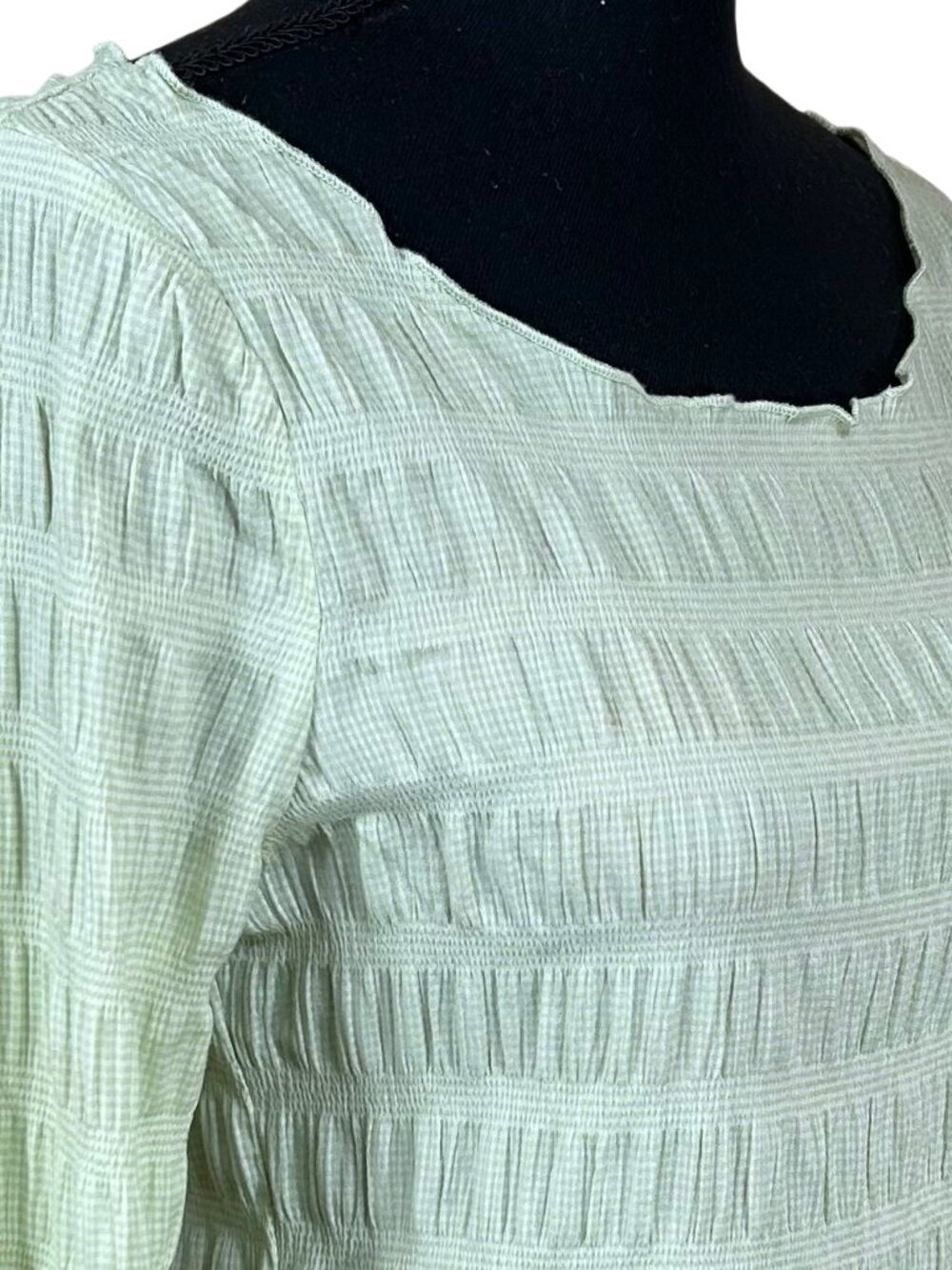 Kendall & Kylie Light Green Long Bell Sleeve Smocked Cropped Top Size S - Picture 5 of 8